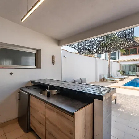 Vb Camelia 4br By The *